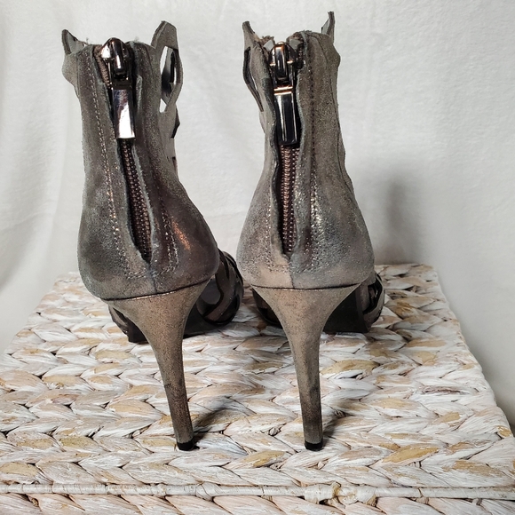 Kenneth Cole New York Sz. 7.5 M Leather Bayne Cage Heels in Metallic Gun Metal - Picture 4 of 8